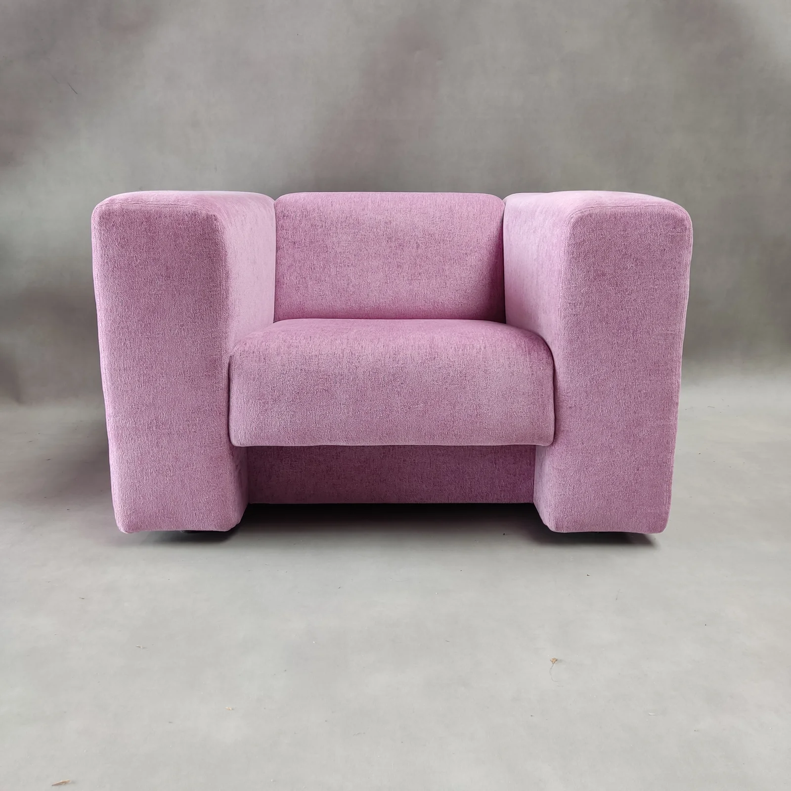 Roze gestoffeerde fauteuil